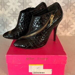 Betsey Johnson Black Ankle Boots Size 9